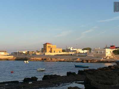 Si tratta quindi di un classico esempio di struttura in stile liberty, che a differenza di quelli presenti ad esempio in corso Alcide de Gasperi a Bari, ha il grande vantaggio di affacciarsi sul mare